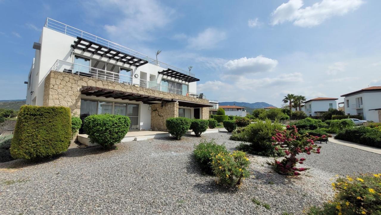Sea And Mountain View Beachfront Penthouse Yali Kültér fotó