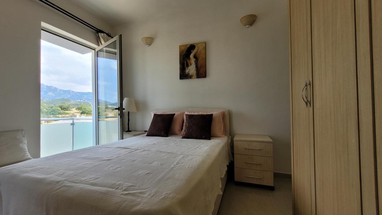 Sea And Mountain View Beachfront Penthouse Yali Kültér fotó