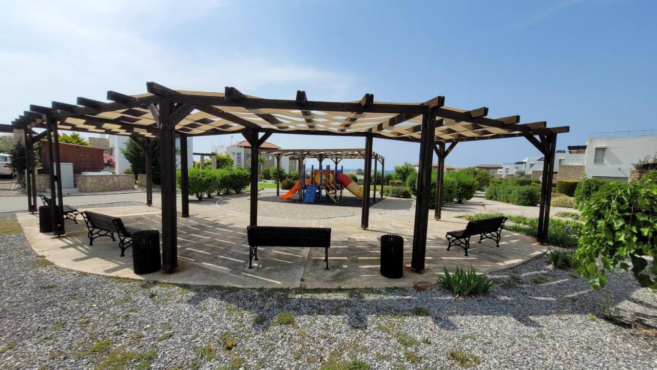Sea And Mountain View Beachfront Penthouse Yali Kültér fotó