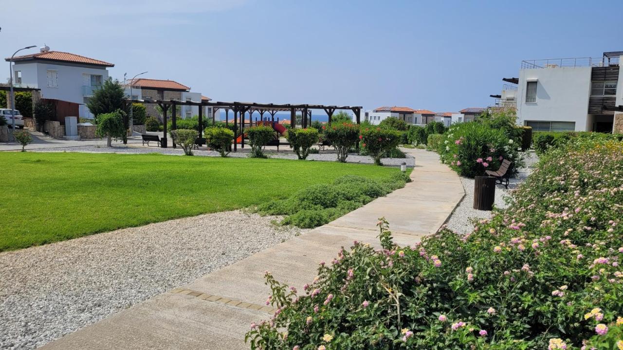 Sea And Mountain View Beachfront Penthouse Yali Kültér fotó